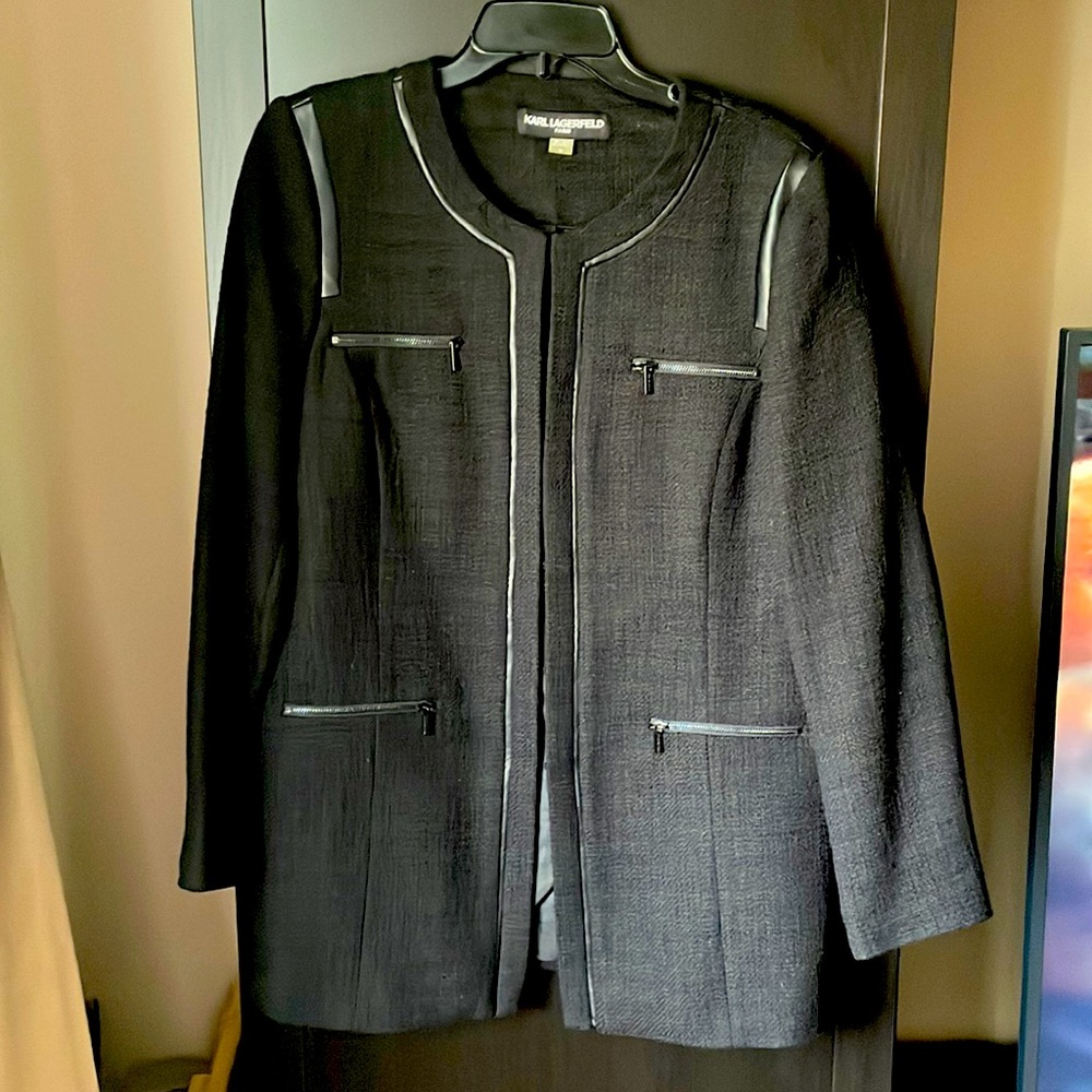 Gently worn long blazer by Karl Lagerfeld. Corporate look with modern flair.